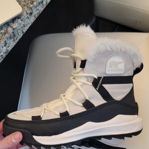 Sorel Women's Ivory and Black Winter Boots